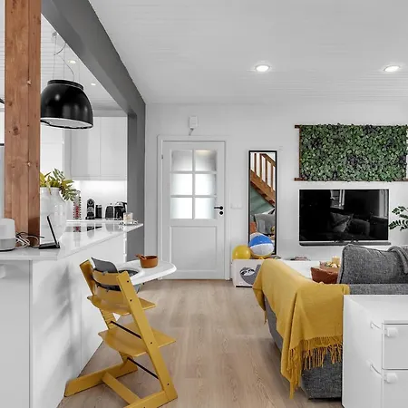 Cosy 3-bedroom Family Friendly Apartment *