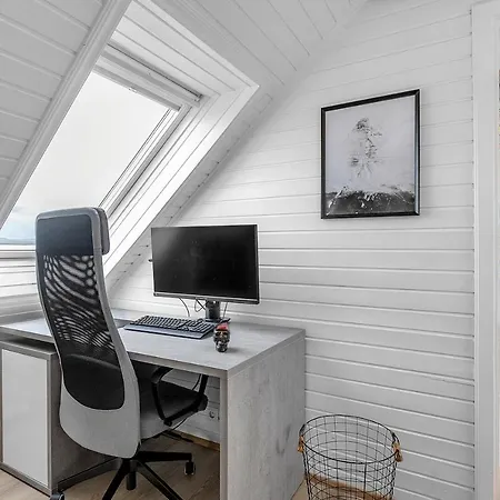Cosy 3-bedroom Family Friendly Apartment *